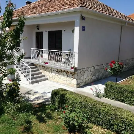 Apartment B&g *