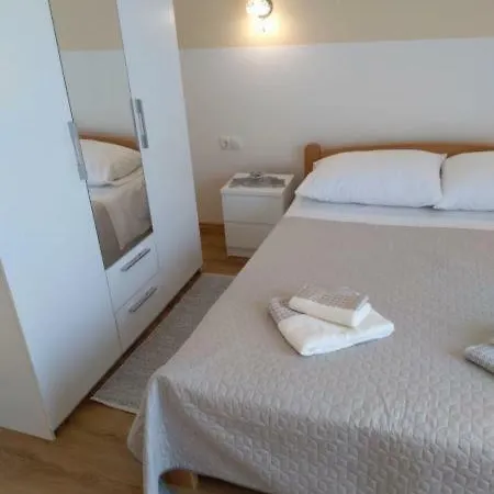 B&g Apartment *