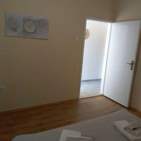 B&g Apartment *